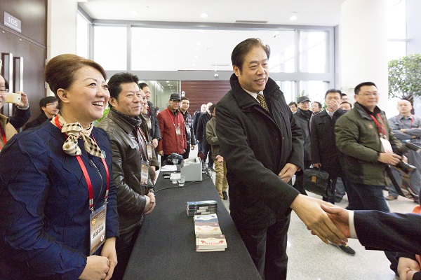 市律協(xié)隨市司法局在市政協(xié)十二屆四次會(huì)議現(xiàn)場(chǎng)...